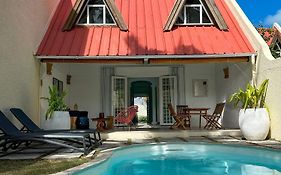 Chic Home With Private Pool, 1 Min To Beach